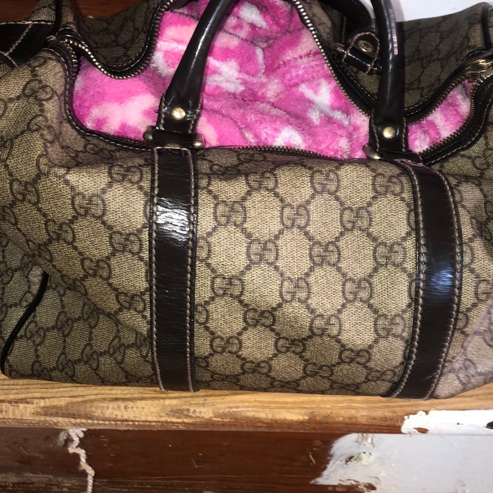 Gucci bag zipper broke